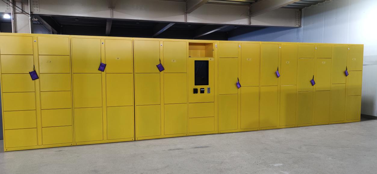 Smart luggage locker product photos
